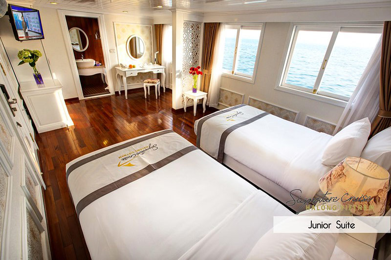 Junior cabin- Signature Royal Cruise Bai Tu Long Bay 5*, Du Thuyền Signature Royal Cruise 5 Sao