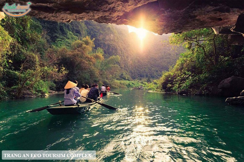 Trang An Boat Trip- Tour in Hanoi Ninh Binh Halong Bay with Smile Travel, Best Tour Hanoi Ninh Binh Halong Bay