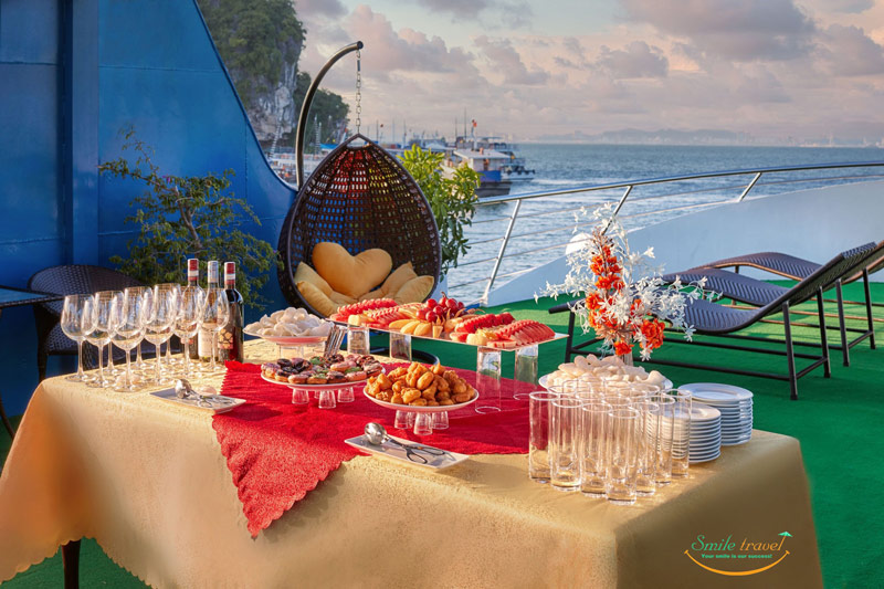 Sunset Party Cozy Bay Cruise-Halong Luxury Day Cruise, Du Thuyền Cozy Bay Premium Cruise Halong Bay.