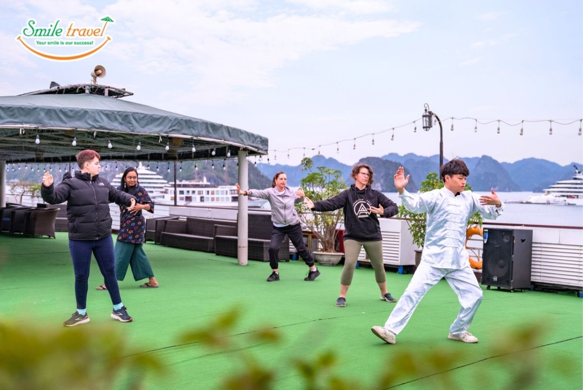 taichi-sundeck-amanda-premier-cruise-smiletravel
