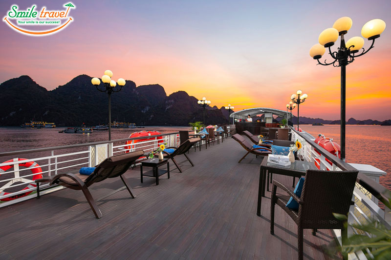 Sundeck La Regina Classic Smiletravel Halongbay