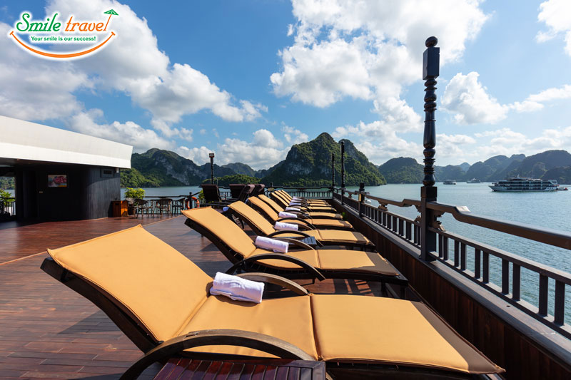 Sundeck-La-Regina-Grand-Smiletravel1-Halongbay