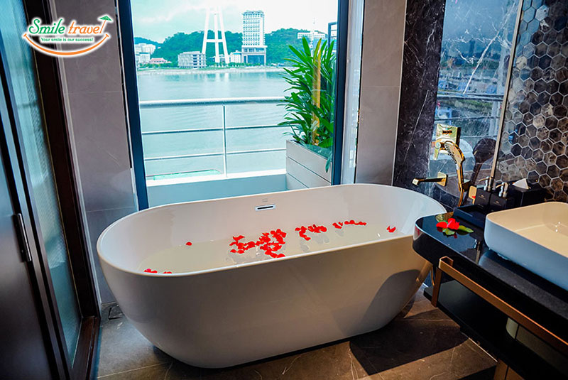 Bathroom Sea Stars Cruise Smiletravel Halong Bay