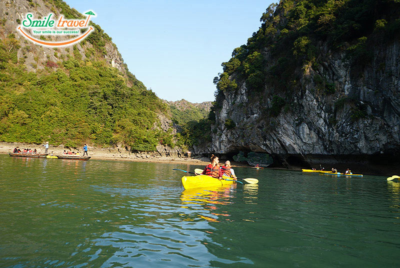 Kayaking Blue Diamond Cruise Smiletravel