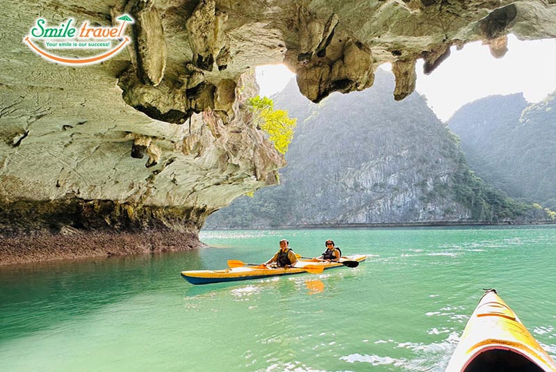 Kayaking Halong Catamaran Cruise Smiletravel