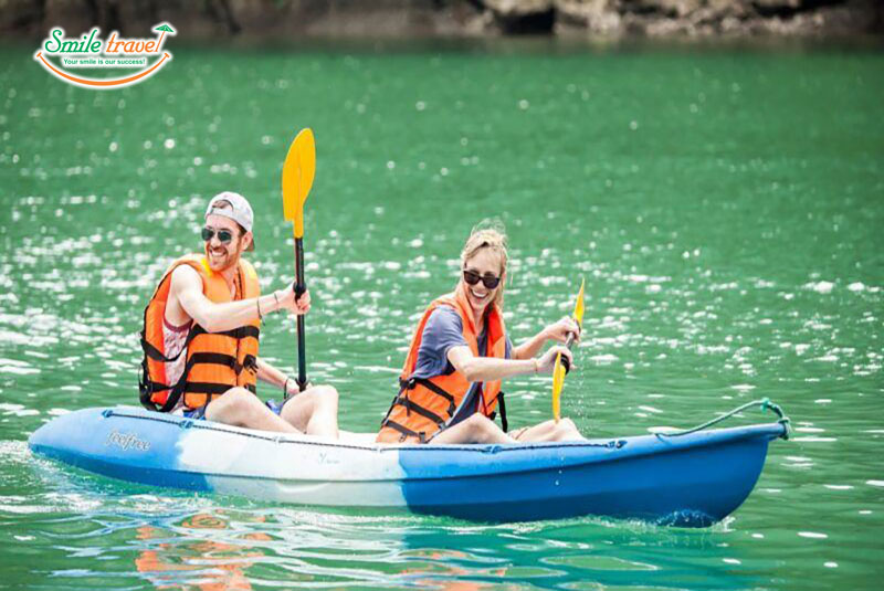 Kayaking Halong Diamond Cruise Smiletravel