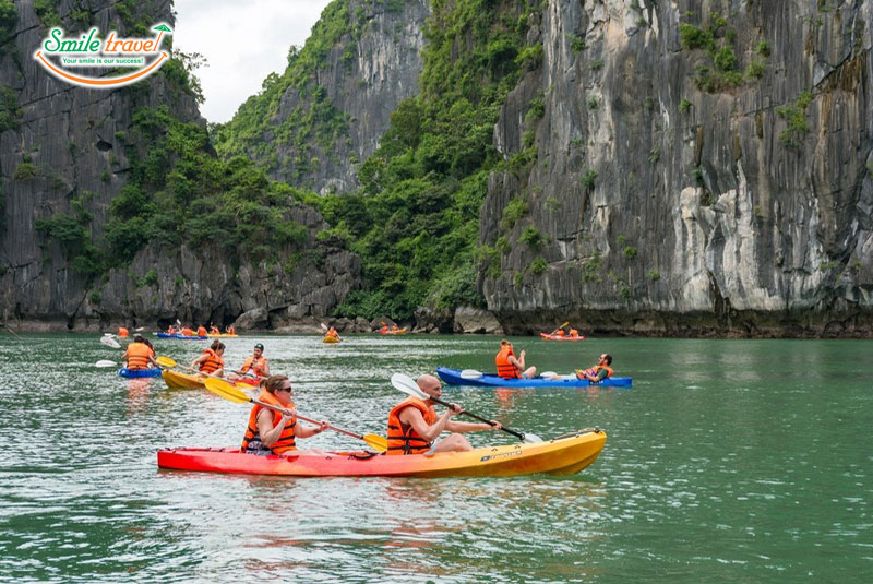 Kayaking Jade Sails Cruise Smiletravel