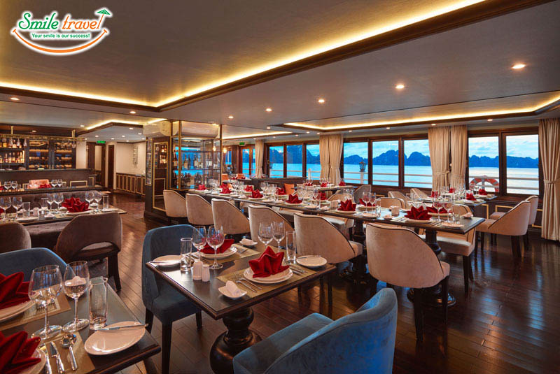 Restaurant Athena luxury Cruise Smiletravel