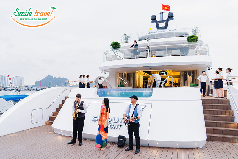 Welcome Lounge Saquila Yacht Cruise