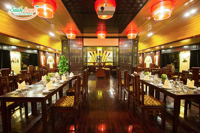 Restaurant-Dragon-Legend-Cruise-Smiletravel