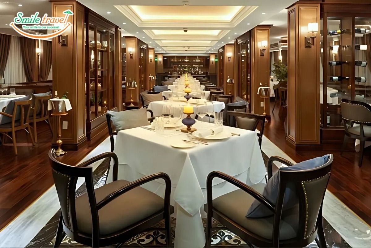 restaurant2-ambassador-signature-cruise-smiletravel