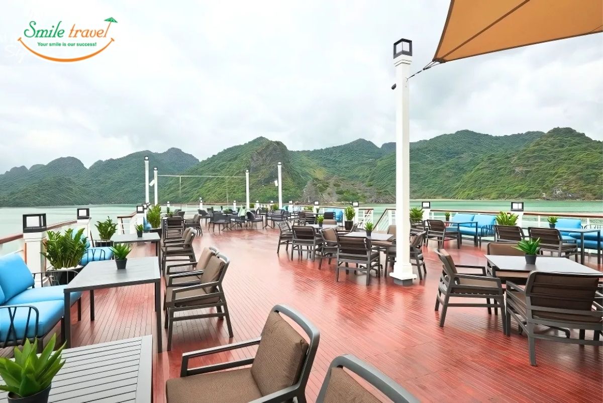 sundeck2-ambassador-signature-cruise-smiletravel