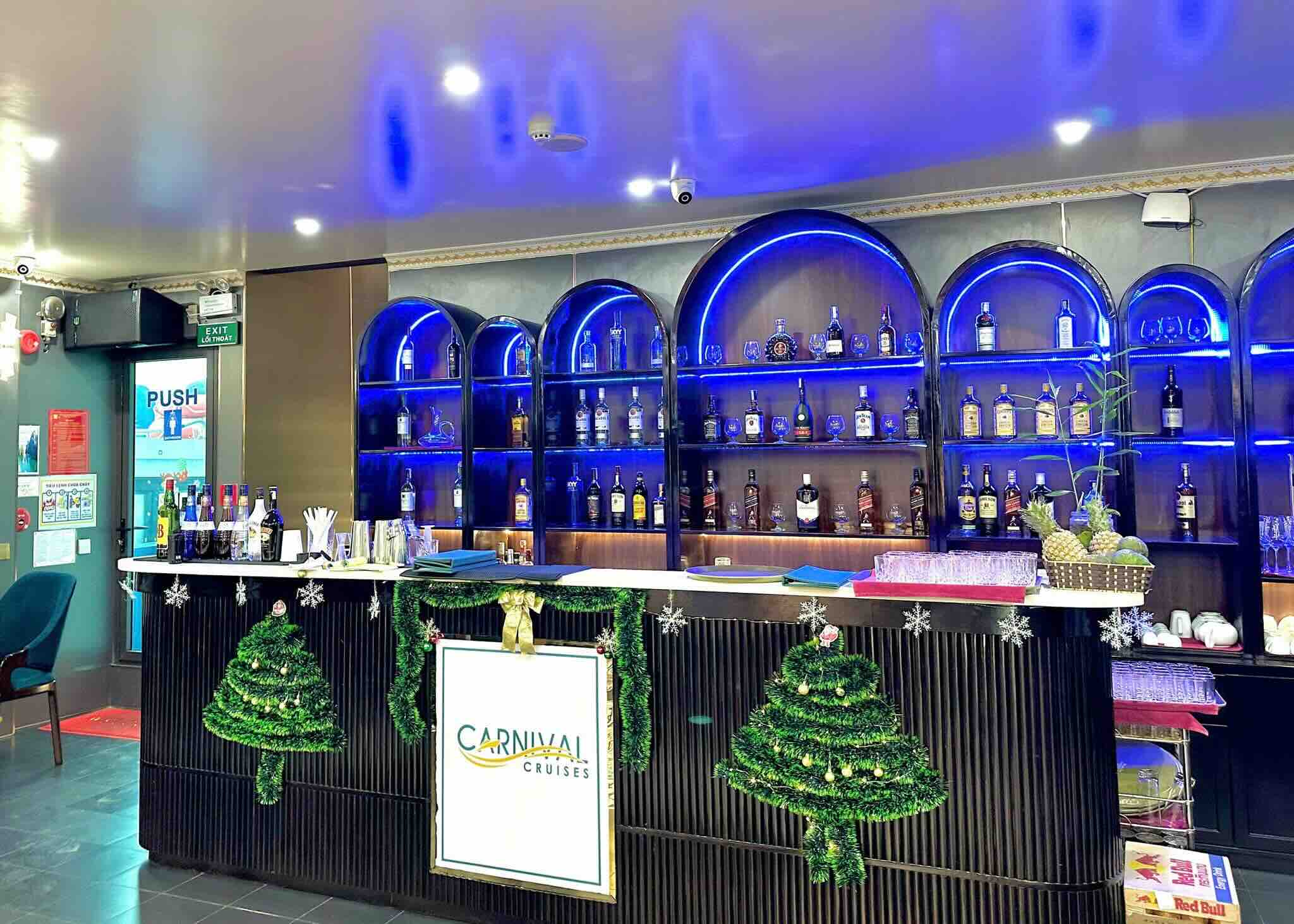 Bar-Carnival-Cruise-Smiletravel