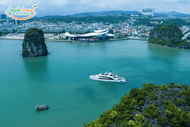 tàu vịnh hạ long
