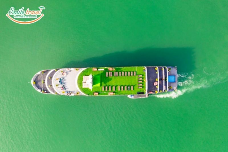 Du thuyền Velar of the Sea