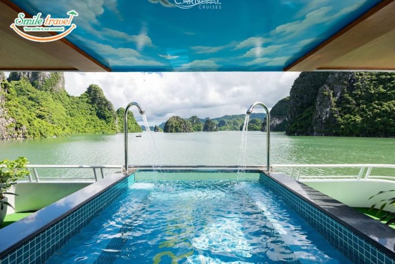 pool-carnival-cruise-smiletravel