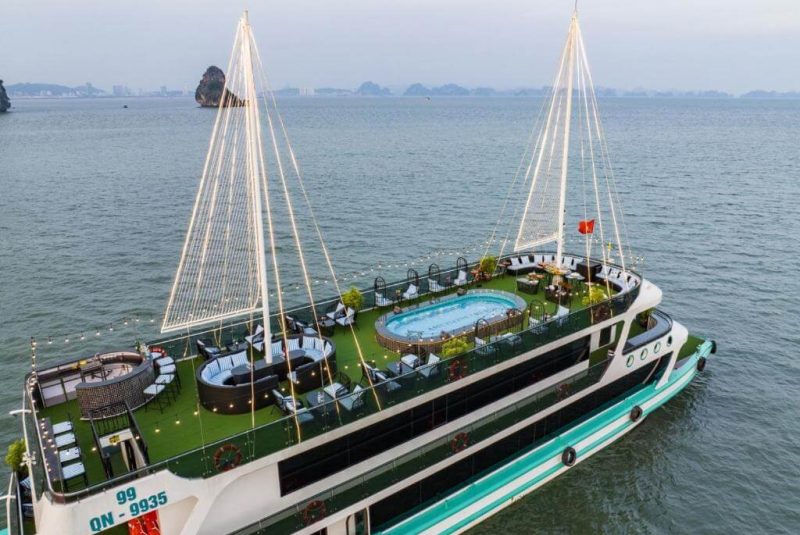 Du thuyền Maia Cruise