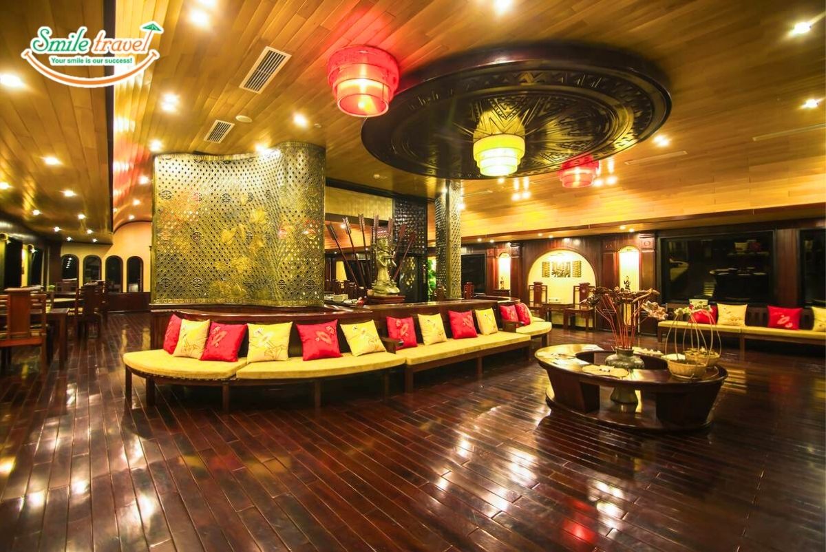lounge-dragon-legend-cruise-smiletravel