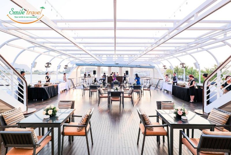 lounge-paradise-delight-cruise-smiletravel