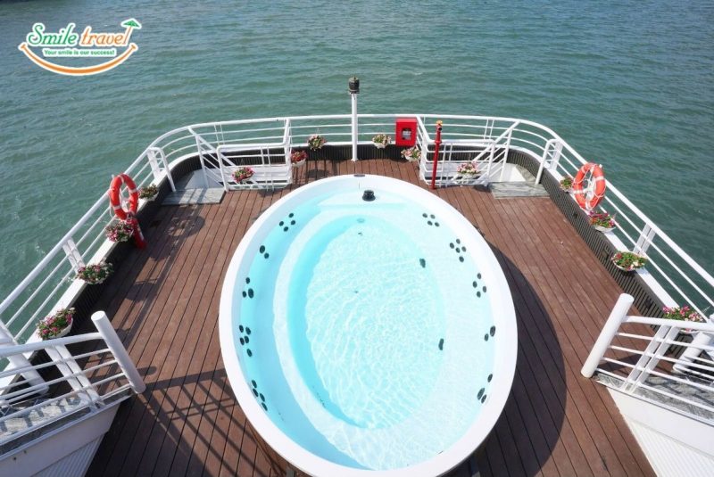 pool-crystal-holidays-smiletravel du thuyền Crystal Holidays