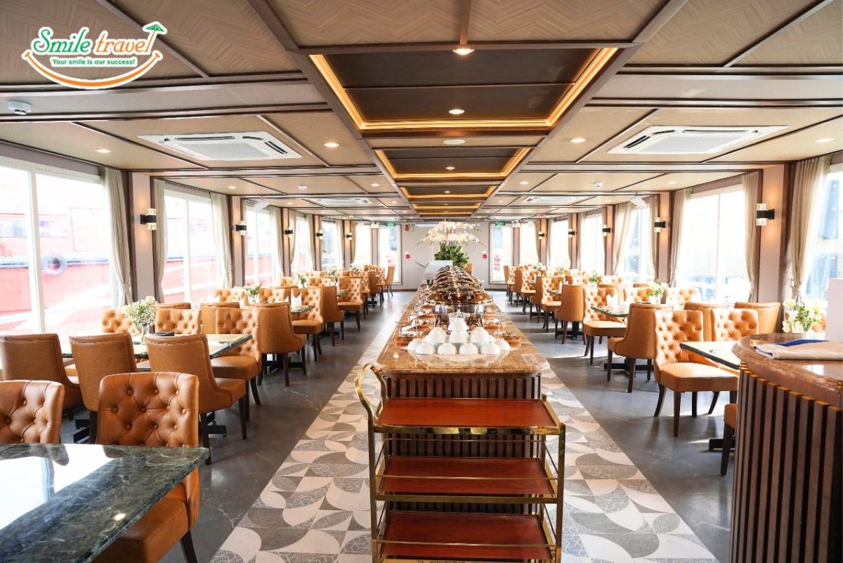 restaurant2-crystal-holiday-cruise-smiletravel