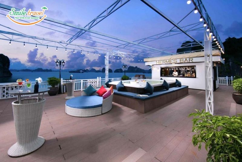sundeck-hermes-cruise-smiletravel du thuyền hermes cruise hạ long