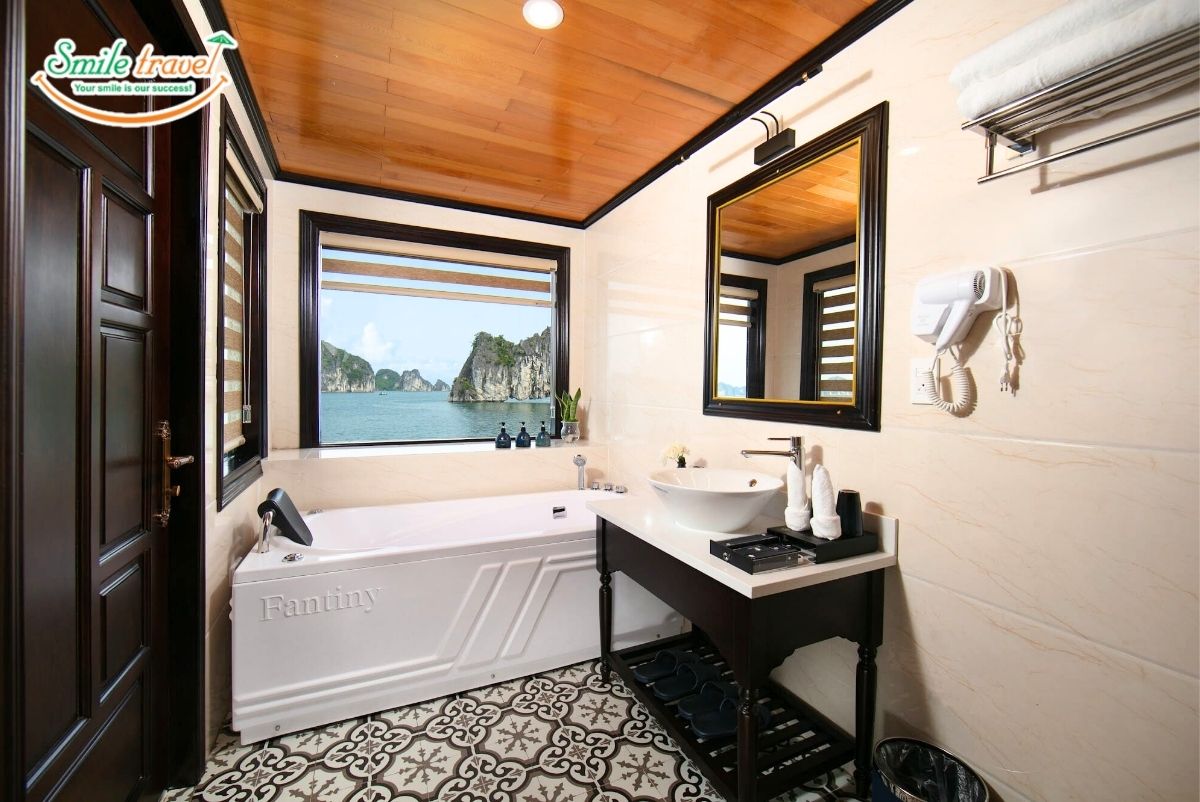toilet-hermes-cruise-smiletravel