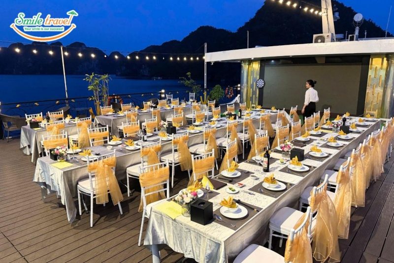 gala-dinner-verdure-lotus-halong-cruise-smiletravel du thuyền verdure lotus hạ long