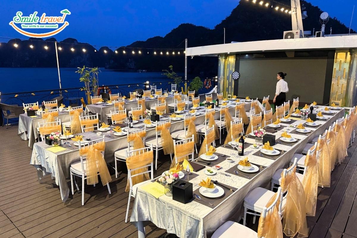 gala-dinner-verdure-lotus-halong-cruise-smiletravel