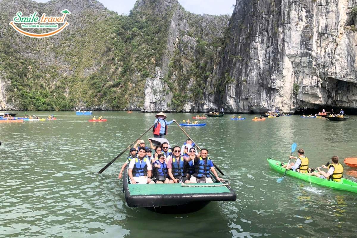 khách-đò nan-verdure-lotus-halong-cruise-smiletravel