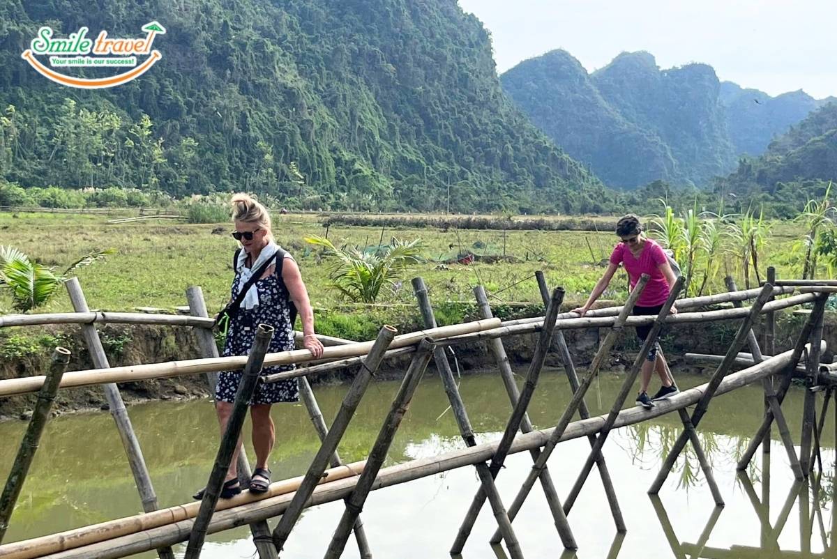 khách-làng2-verdure-lotus-halong-cruise-smiletravel