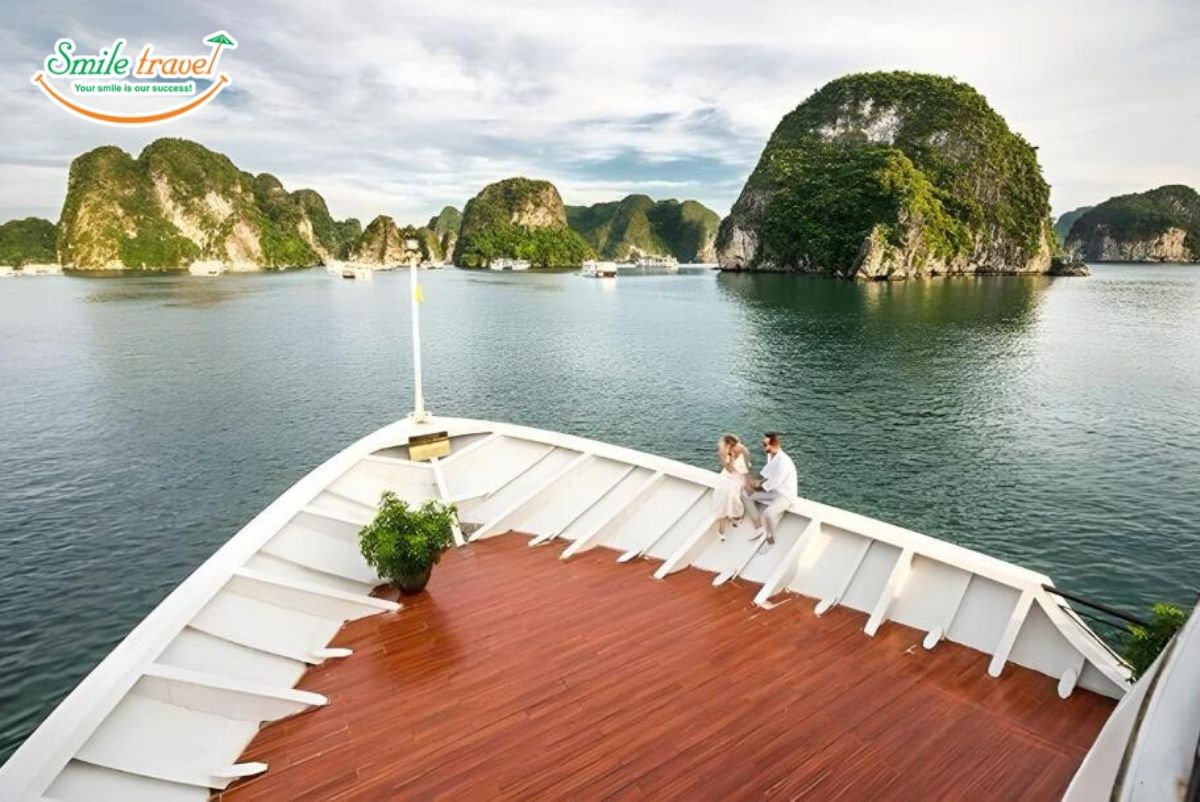 sundeck2-verdure-lotus-halong-cruise-smiletravel