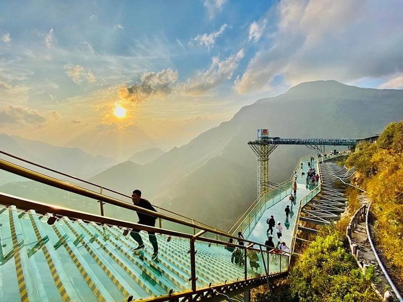 Cầu kính rồng mây