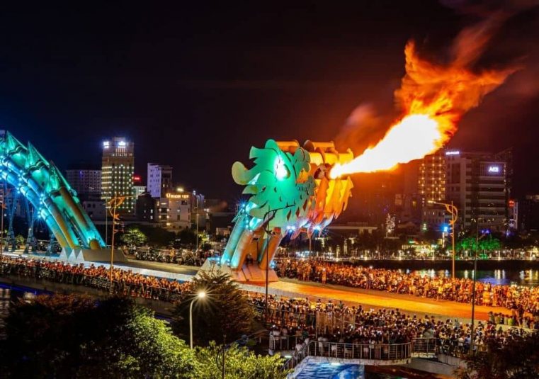 Cầu Rồng Phun Lửa