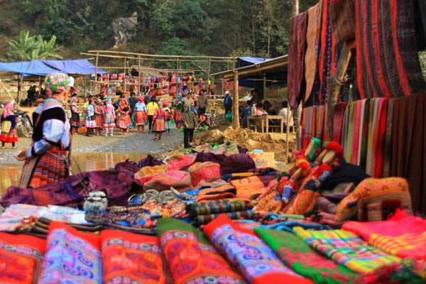 Chợ Phiên Sapa