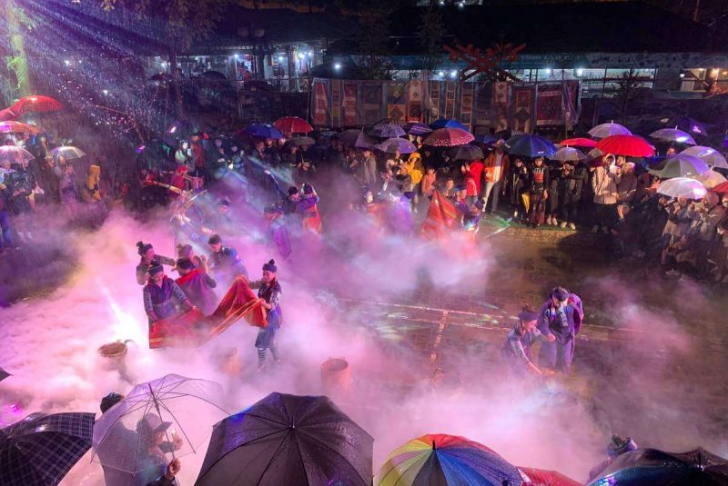 CHỢ TÌNH SAPA