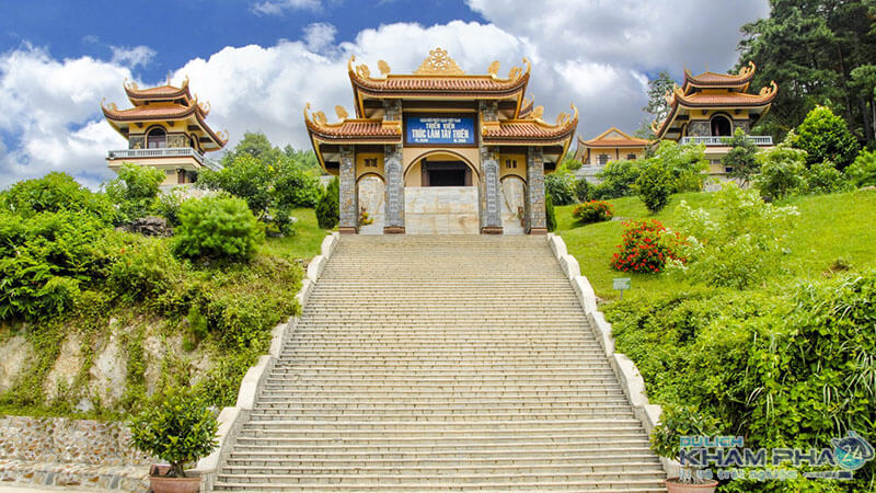 Đền Bà Chúa Thượng Ngàn