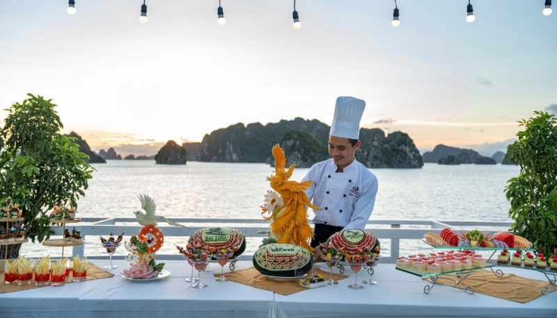 Bữa Tối Trên Du Thuyền