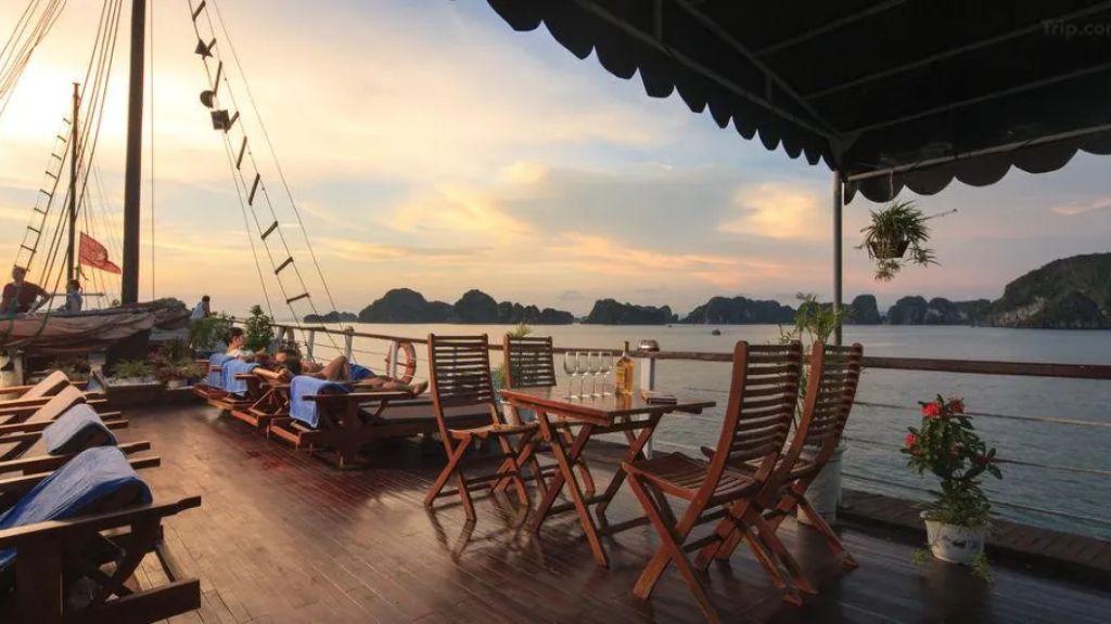 Du Thuyền Garden Bay