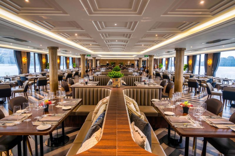 Nhà Hàng tại du thuyền ambassador