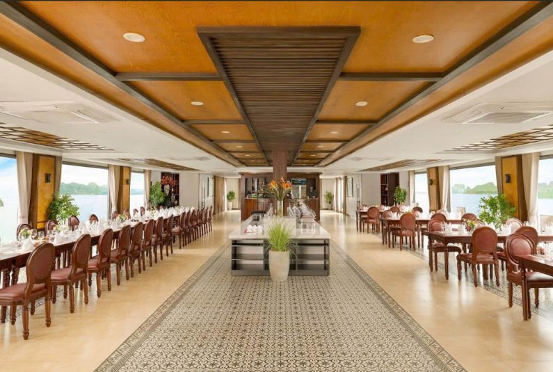 View nhà hàng trên du thuyền sea coral