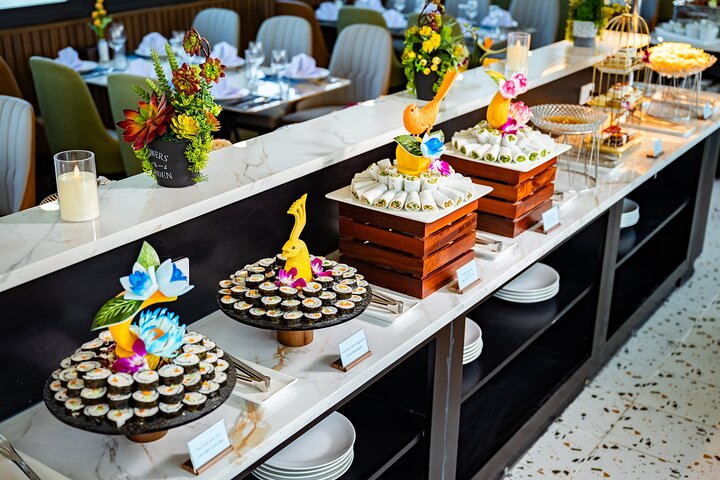 món ăn Du thuyền Tropical Cruise