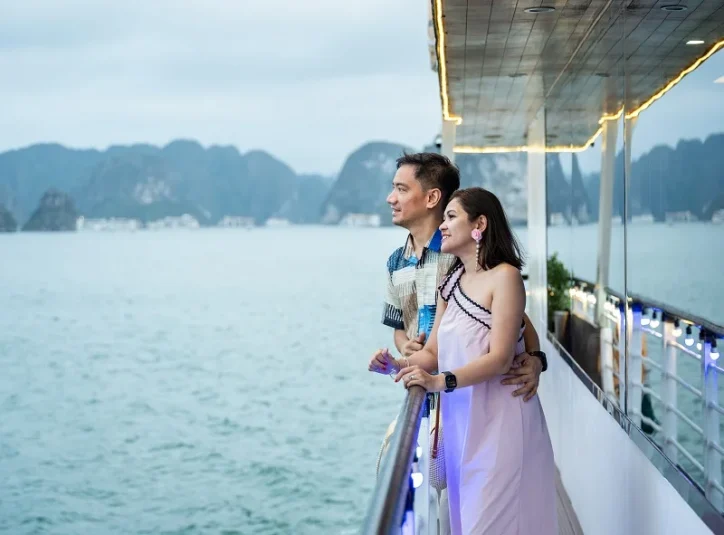 ngắm cảnh Du thuyền Alina Cruise