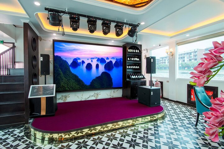 Sweetness Cruise karaoke room