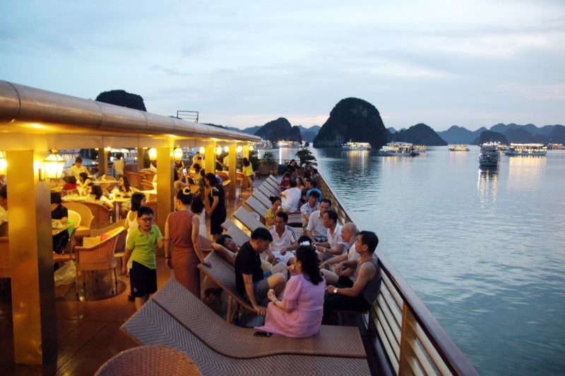 sundeck Du Thuyền Golden cruise