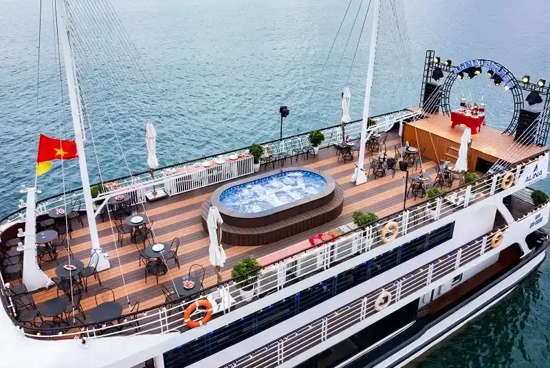 Du thuyền Alina Cruise