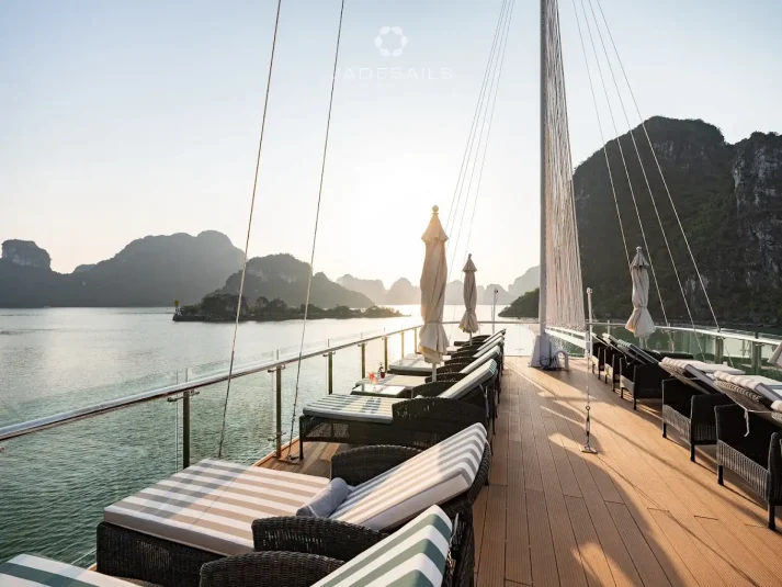 sundeck Du thuyền JadeSails