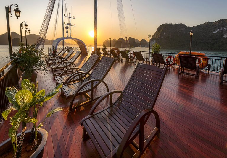 sundeck Du thuyền Sena cruise