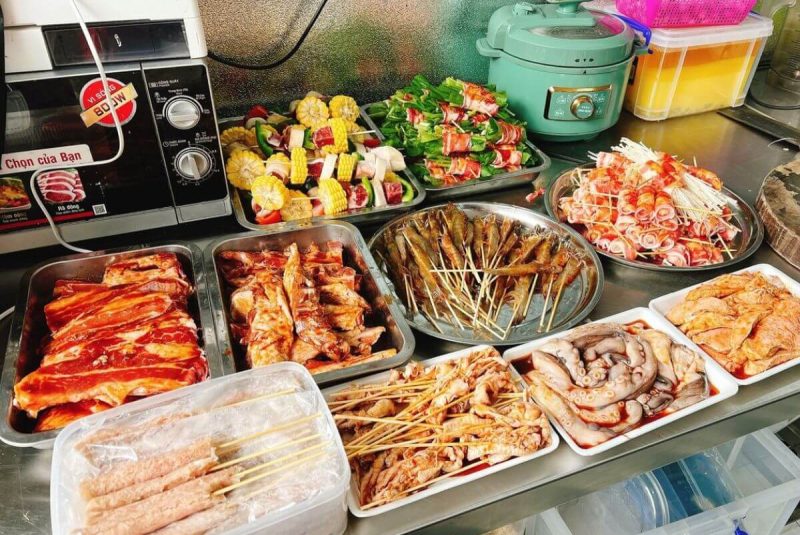 Ăn đồ ăn vặt và hải sản