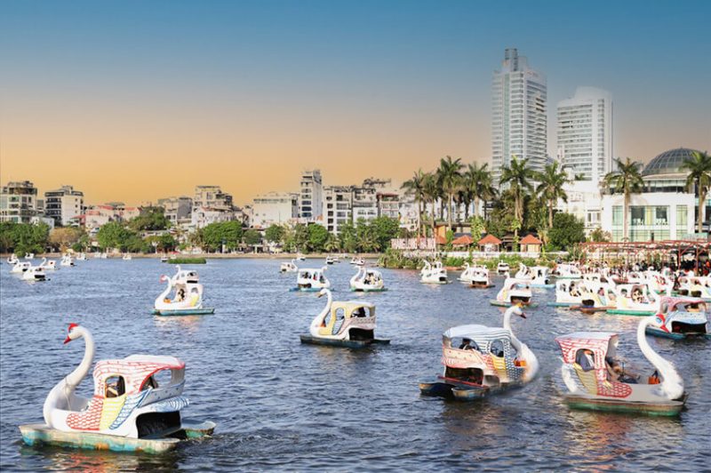 Đạp Vịt Tại Hồ Tây